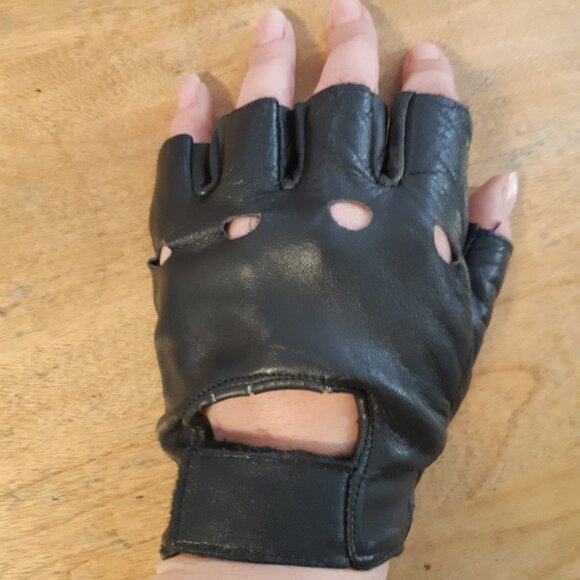Fingerless Leather Motorcycle Gloves Small 100% Cuir Black Very good condition - Picture 1 of 9